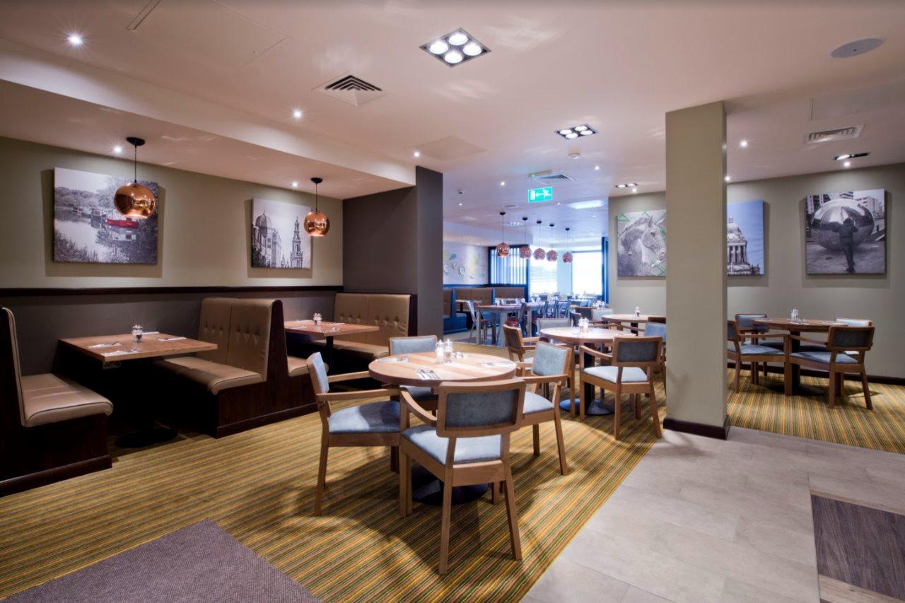Premier Inn Leeds City Centre ภายนอก รูปภาพ
